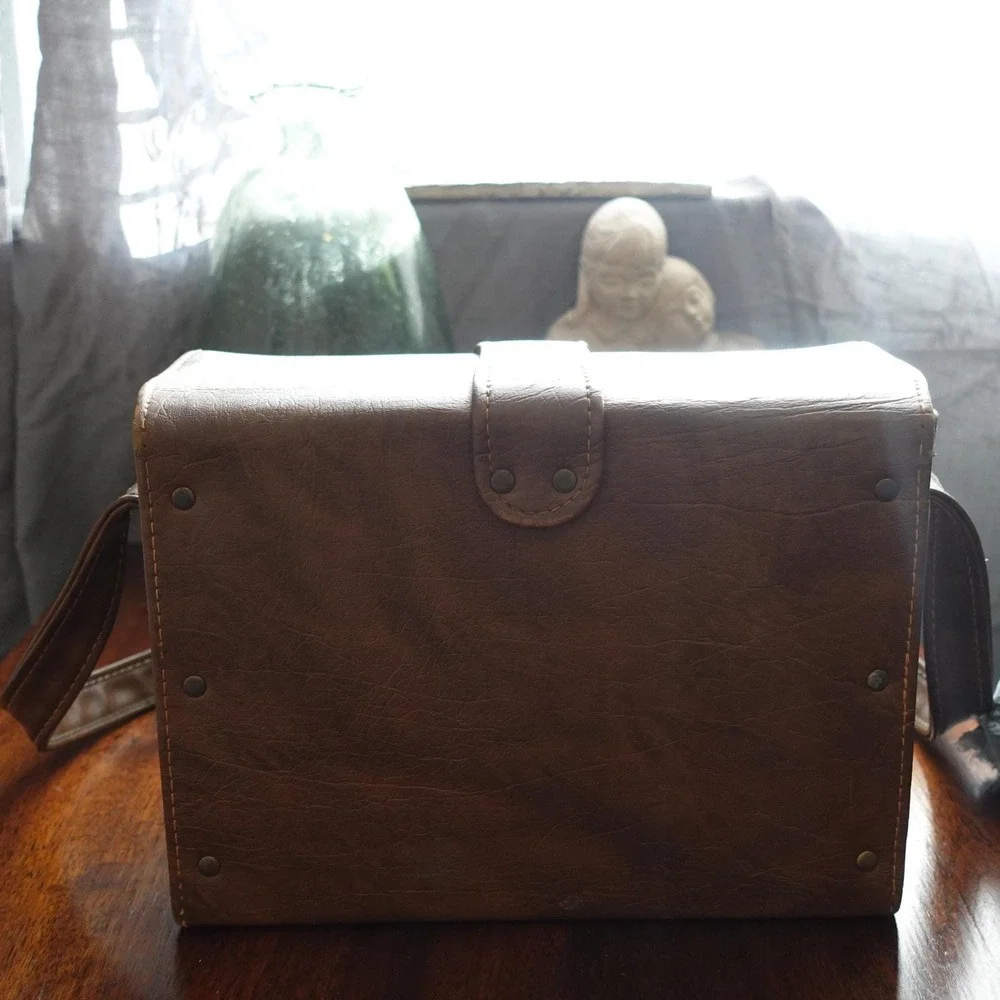 Vintage camera carrying case leather brown with‎ over shoulder strap